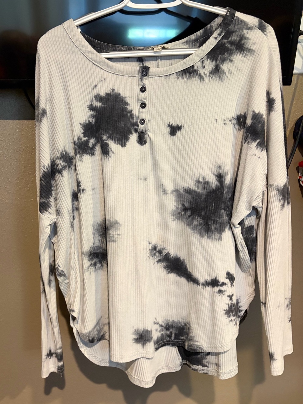 Umgee Black and White Tie-Dye Ribbed Henley Long Sleeve Top
